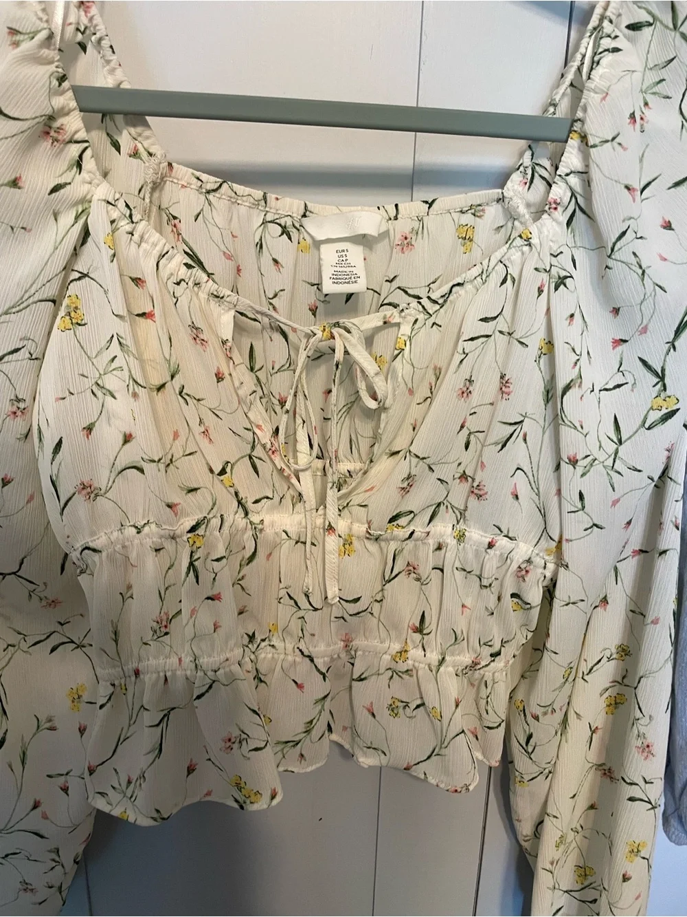 Bundle of 3 H&M cream with flowers , Divided blue and SHEIN yellow and black .